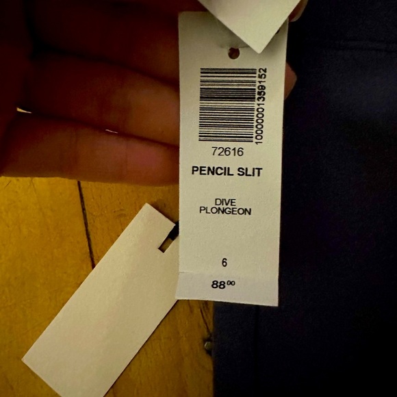 Aritzia skirt - Picture 4 of 4